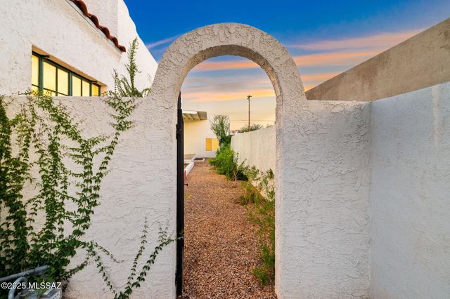 2210 E 6th Street, Tucson, AZ 85719