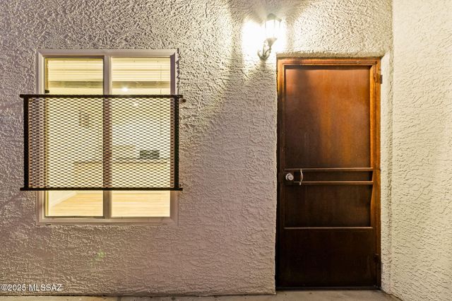 2210 E 6th Street, Tucson, AZ 85719