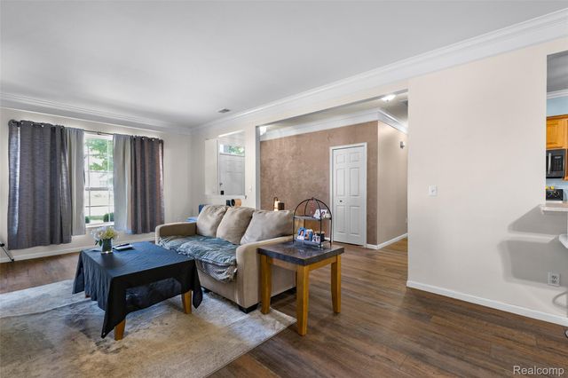 16450 Chatham Drive 136, Macomb Township, MI 48044