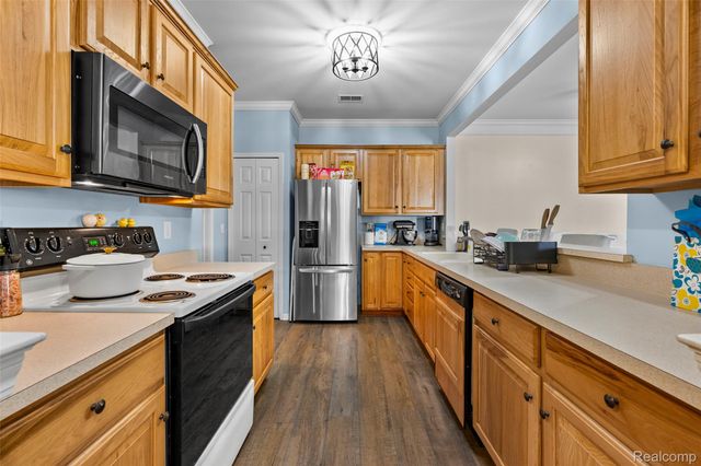 16450 Chatham Drive 136, Macomb Township, MI 48044