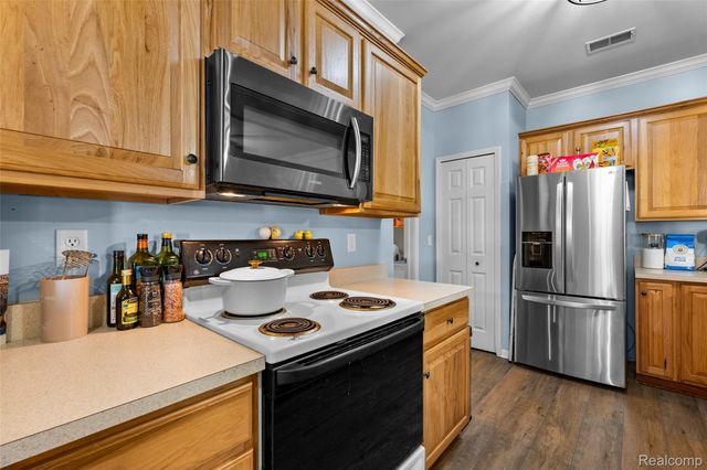 16450 Chatham Drive 136, Macomb Township, MI 48044