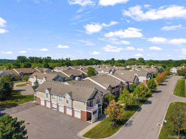 16450 Chatham Drive 136, Macomb Township, MI 48044