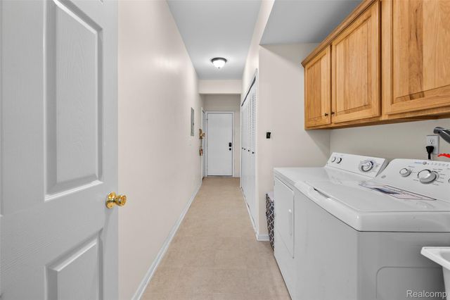16450 Chatham Drive 136, Macomb Township, MI 48044