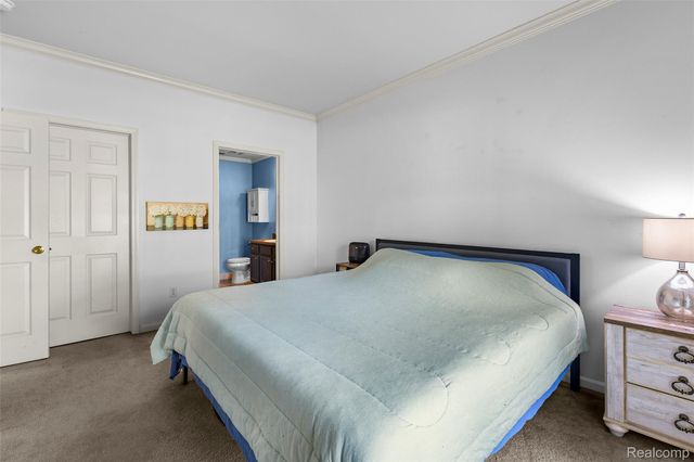 16450 Chatham Drive 136, Macomb Township, MI 48044
