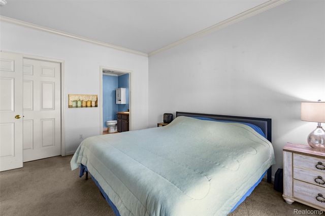 16450 Chatham Drive 136, Macomb Township, MI 48044