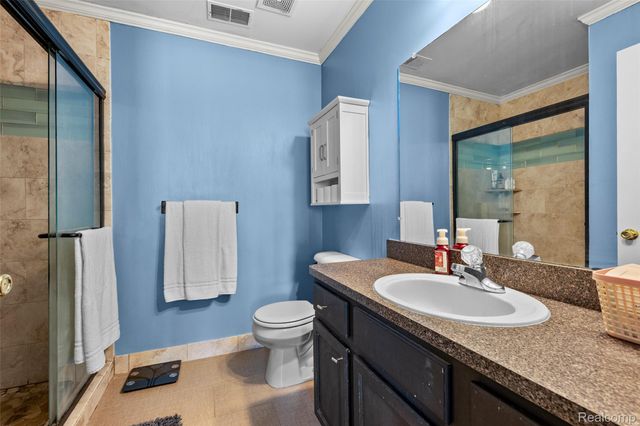 16450 Chatham Drive 136, Macomb Township, MI 48044