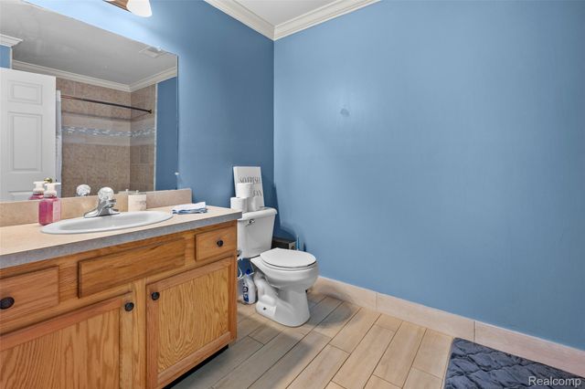 16450 Chatham Drive 136, Macomb Township, MI 48044