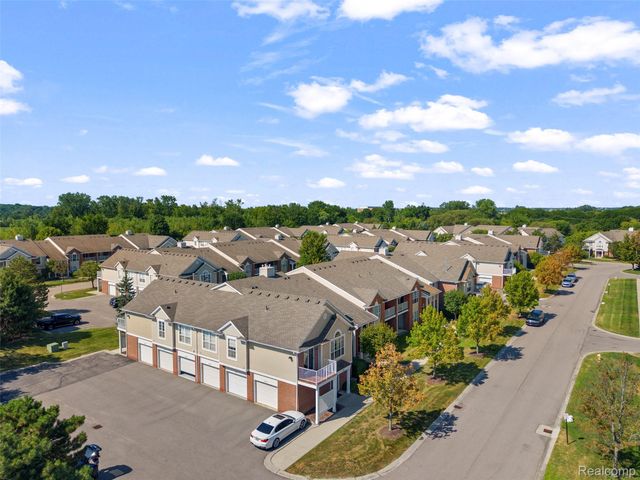 16450 Chatham Drive 136, Macomb Township, MI 48044