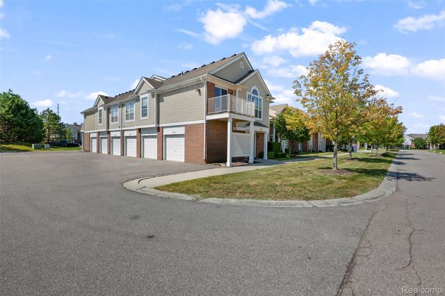 16450 Chatham Drive 136, Macomb Township, MI 48044