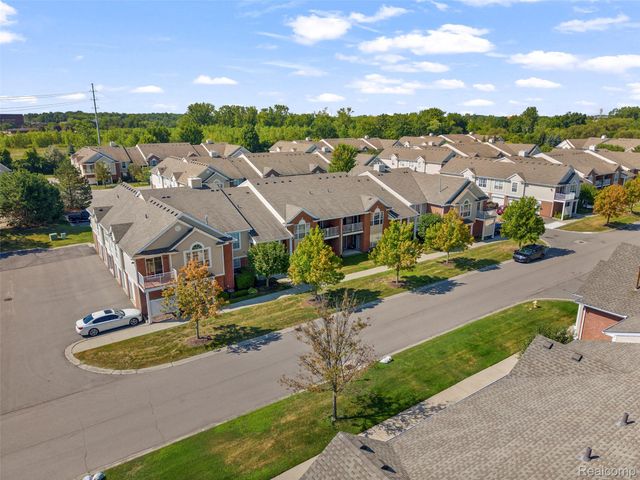 16450 Chatham Drive 136, Macomb Township, MI 48044