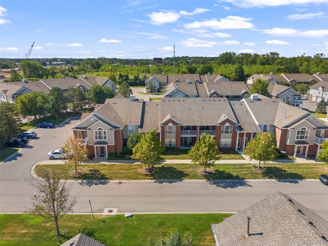 16450 Chatham Drive 136, Macomb Township, MI 48044