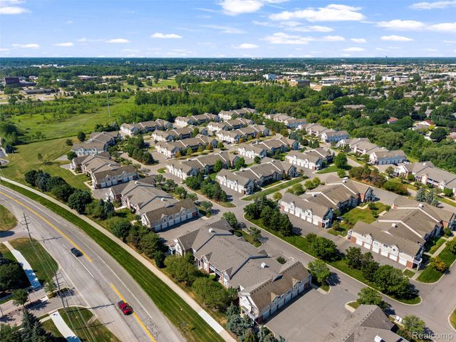 16450 Chatham Drive 136, Macomb Township, MI 48044