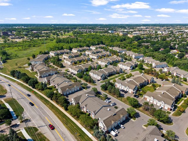 16450 Chatham Drive 136, Macomb Township, MI 48044