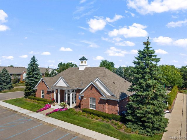 16450 Chatham Drive 136, Macomb Township, MI 48044