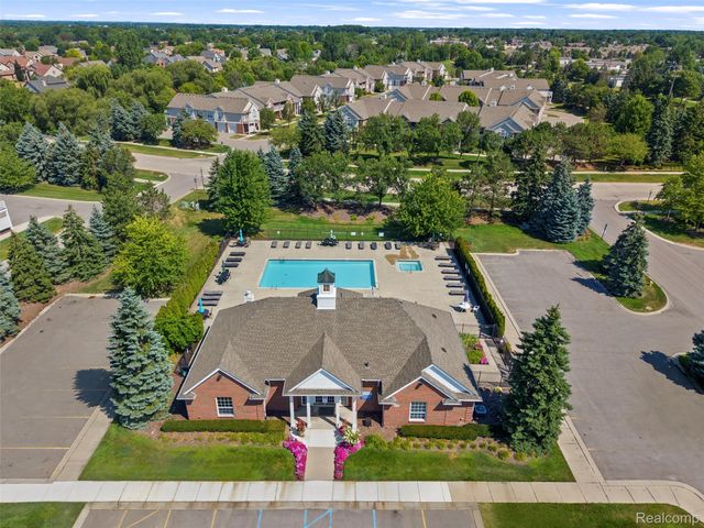16450 Chatham Drive 136, Macomb Township, MI 48044
