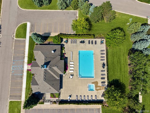 16450 Chatham Drive 136, Macomb Township, MI 48044