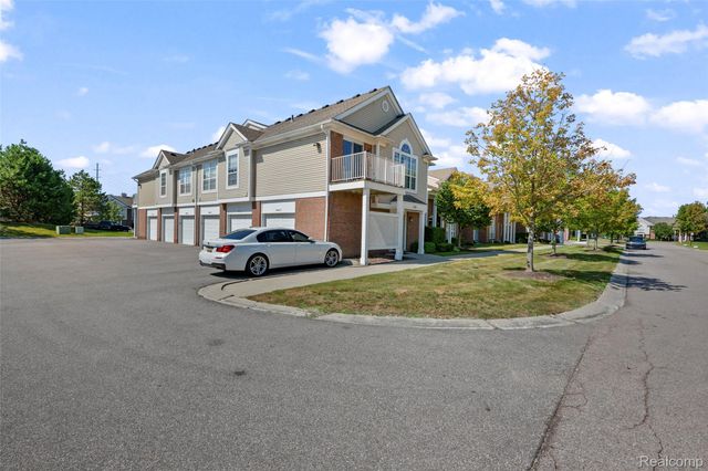 16450 Chatham Drive 136, Macomb Township, MI 48044