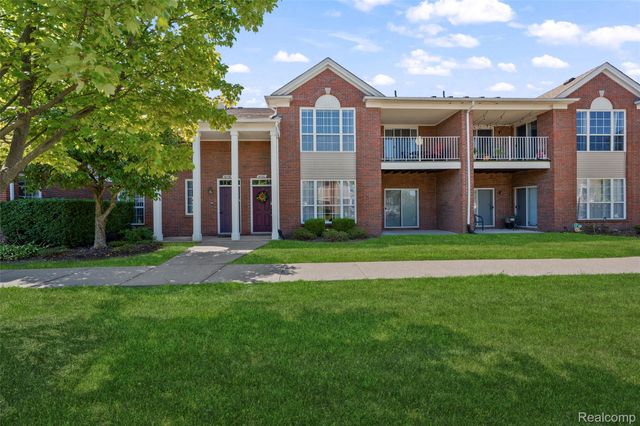 16450 Chatham Drive 136, Macomb Township, MI 48044