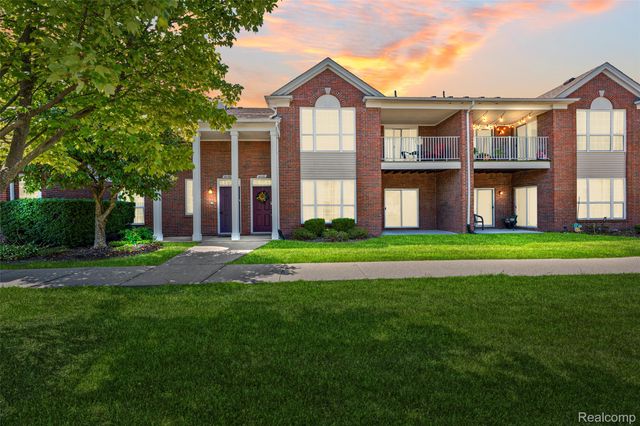 16450 Chatham Drive 136, Macomb Township, MI 48044