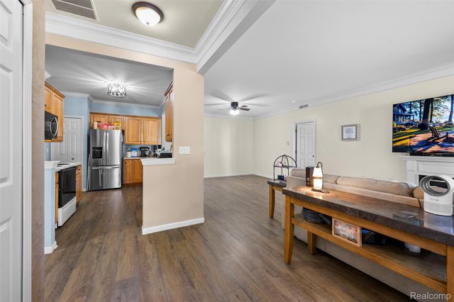 16450 Chatham Drive 136, Macomb Township, MI 48044