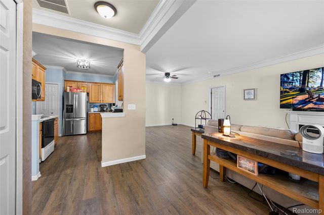 16450 Chatham Drive 136, Macomb Township, MI 48044