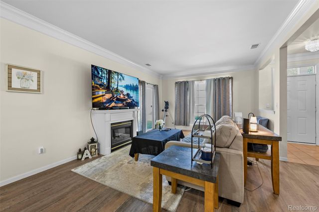 16450 Chatham Drive 136, Macomb Township, MI 48044