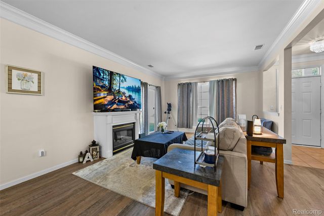 16450 Chatham Drive 136, Macomb Township, MI 48044