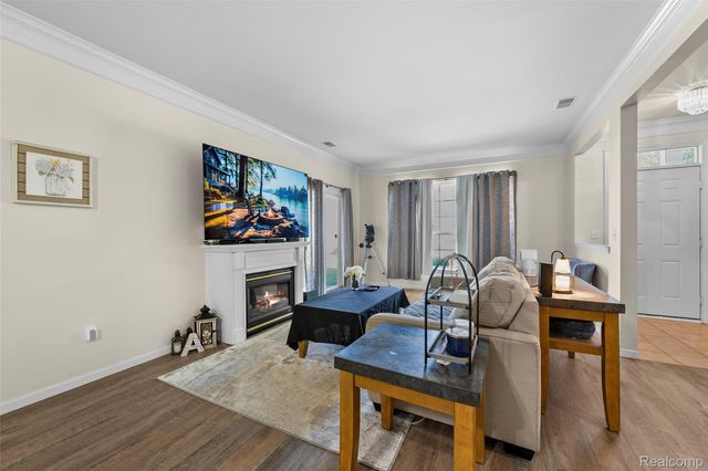 16450 Chatham Drive 136, Macomb Township, MI 48044