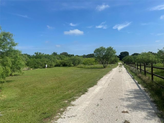2200 Tipps Road, Cross Roads, TX 76227