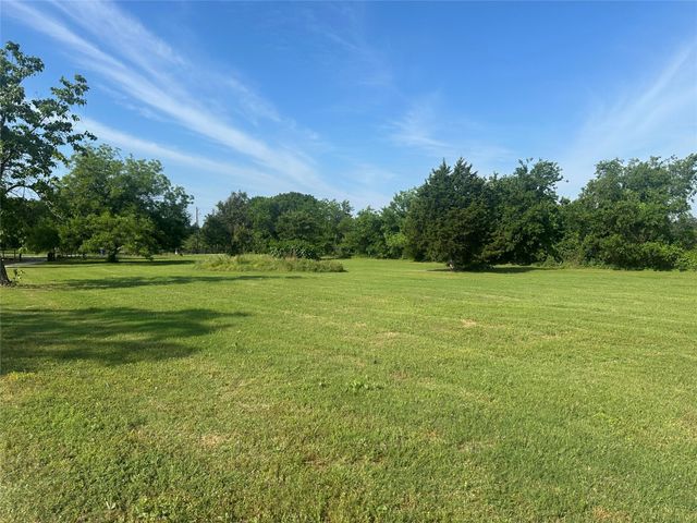 2200 Tipps Road, Cross Roads, TX 76227