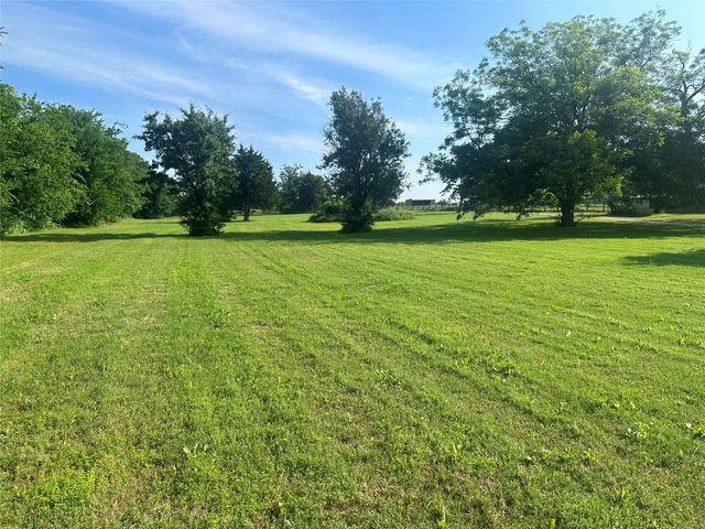 2200 Tipps Road, Cross Roads, TX 76227