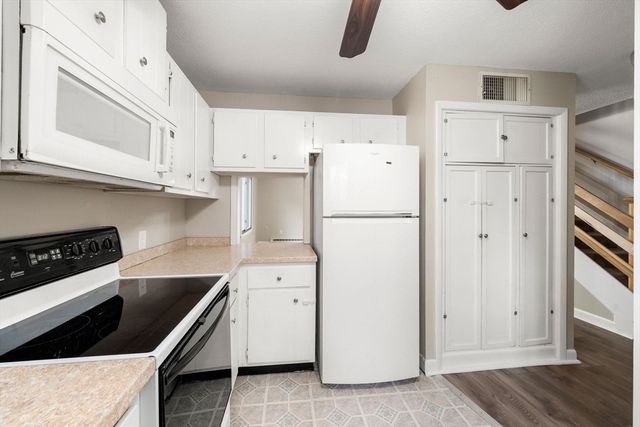 5 Liberty Rd 5, Bridgewater, MA 02324