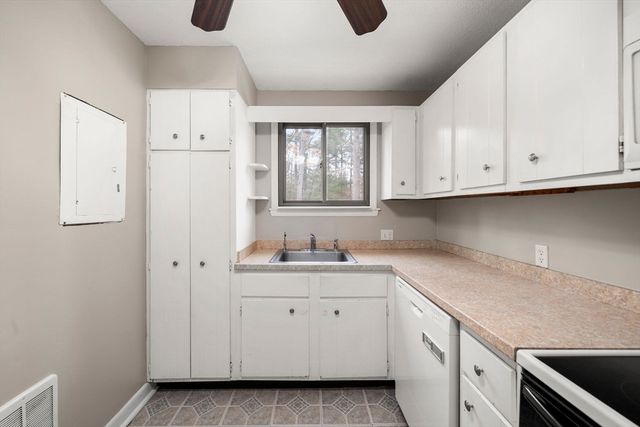 5 Liberty Rd 5, Bridgewater, MA 02324