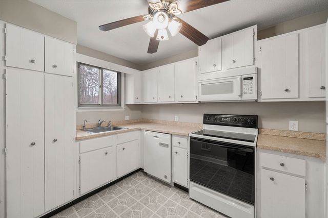 5 Liberty Rd 5, Bridgewater, MA 02324