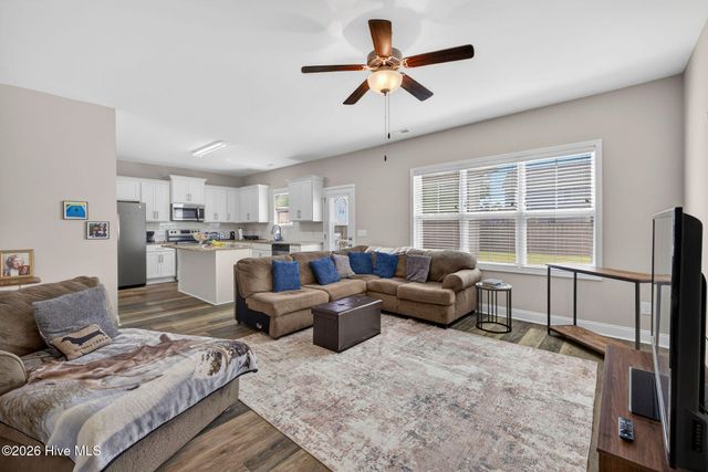 108 Periwinkle Street, Saint Helena, NC 28425