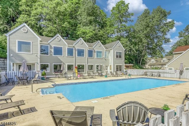 158 Falcon Ridge Way 158, Hamburg Boro, NJ 07419