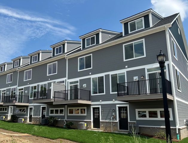 2776 Bristol Ridge Drive 37, Ann Arbor, MI 48105