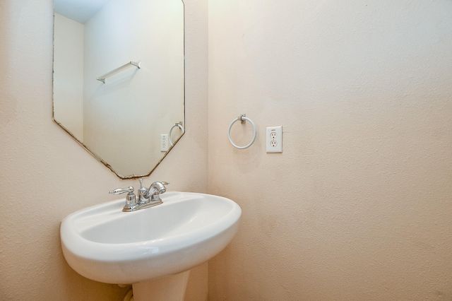 13979 Maximos Dr, Houston, TX 77083
