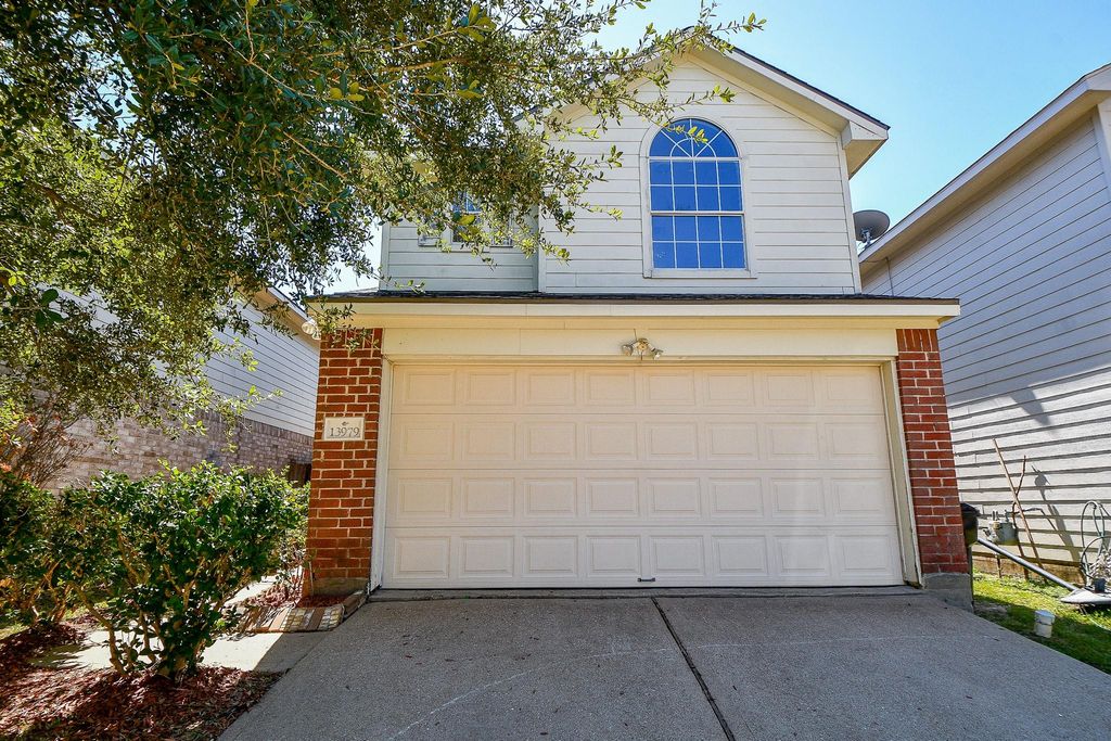 13979 Maximos Dr, Houston, TX 77083