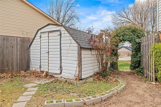 11600 Footmans Court, Yukon, OK 73099
