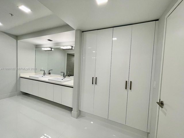 330 Sunny Isles Blvd 5-905, Sunny Isles Beach, FL 33160