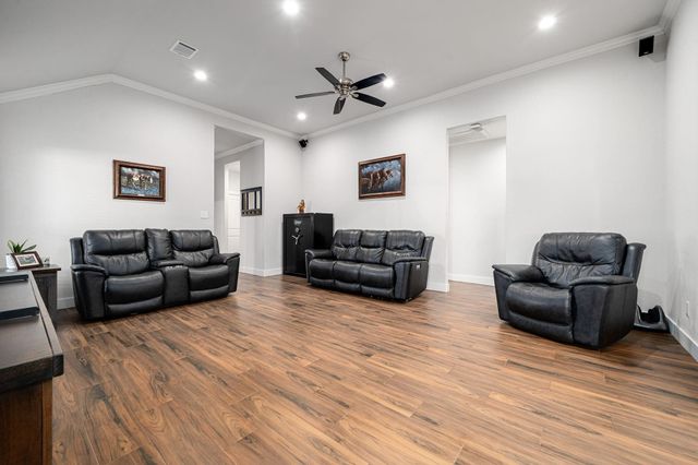 91 Hillsborough Drive, Huntsville, TX 77340