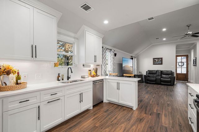 91 Hillsborough Drive, Huntsville, TX 77340