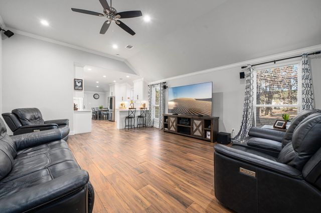 91 Hillsborough Drive, Huntsville, TX 77340