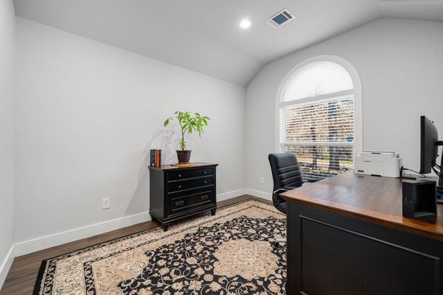 91 Hillsborough Drive, Huntsville, TX 77340