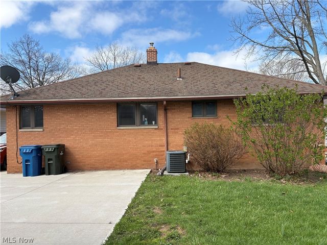 355 Gayle Drive, Sheffield Lake, OH 44054
