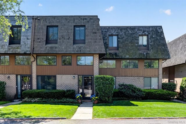 22 The Hamlet, Pelham, NY 10803
