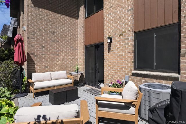 22 The Hamlet, Pelham, NY 10803
