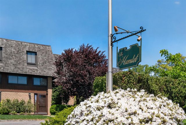 22 The Hamlet, Pelham, NY 10803