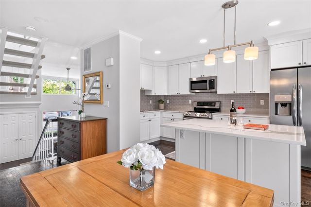 22 The Hamlet, Pelham, NY 10803